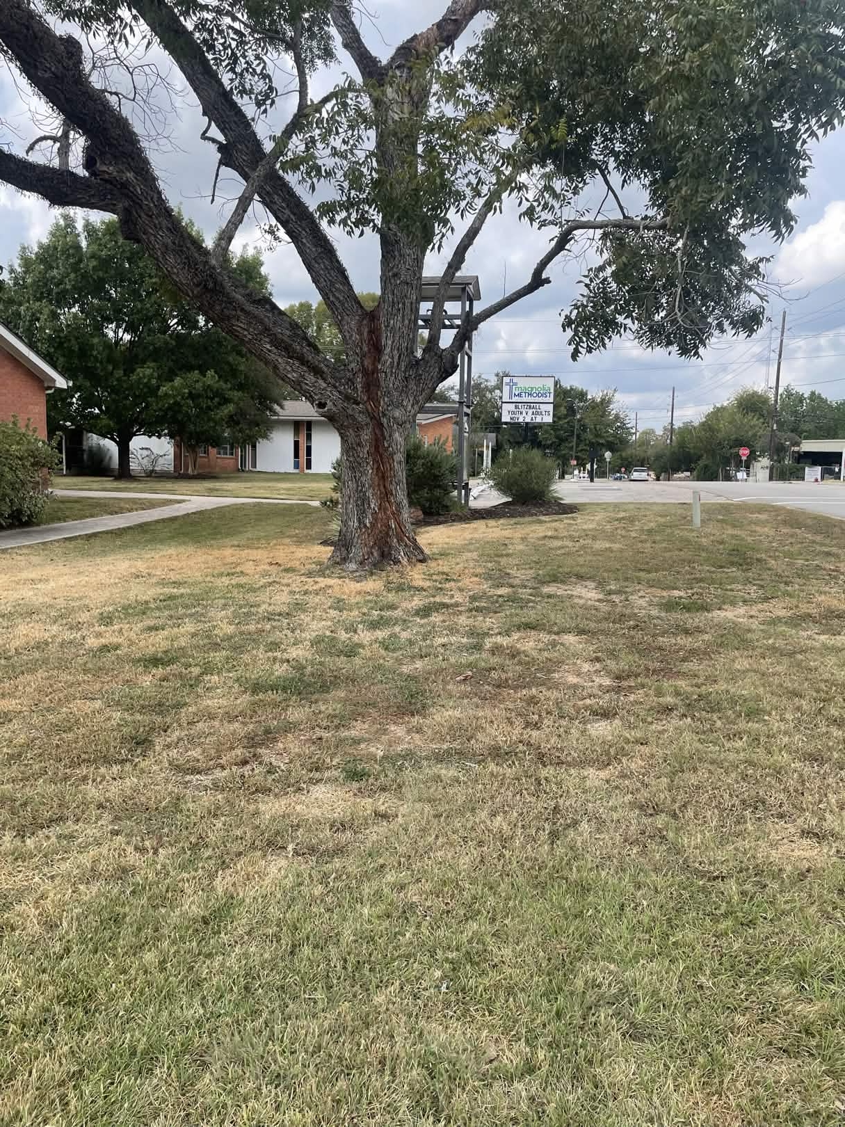 Well-maintained church grounds in Magnolia, TX